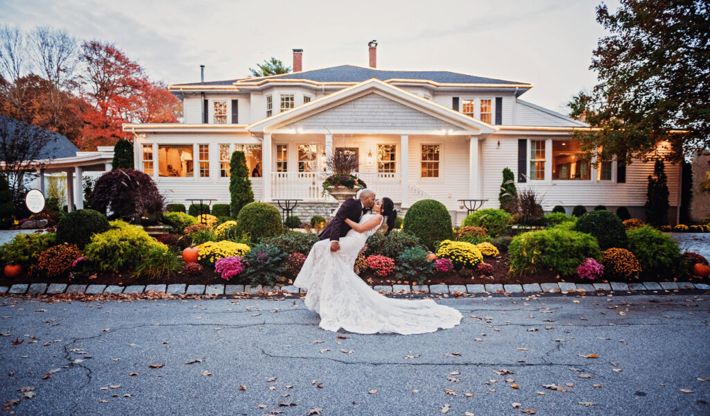 Couple Kissing Outside Saphire Estate at October Wedding