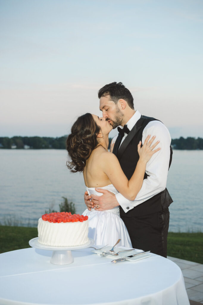 Outdoor Cake Cutting | Photos By Annalee
