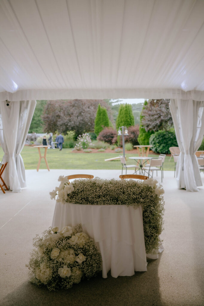 Sweetheart Table with Gypsophilia | Jaden Nadya Photography
