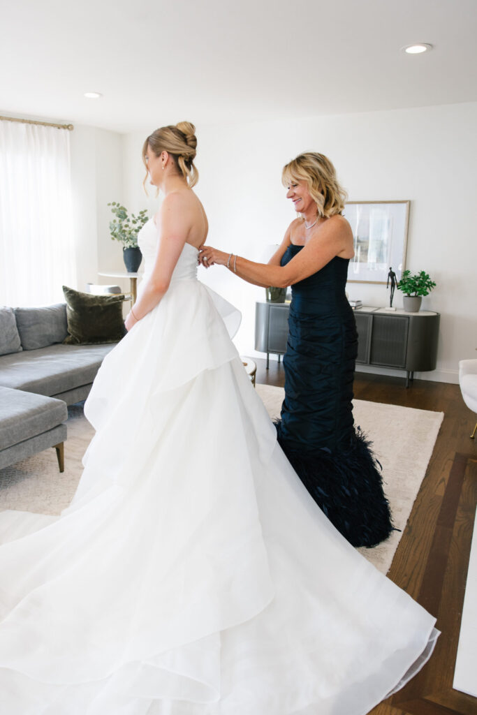 The Gatehouse at Saphire Estate | Bride Getting Ready | Move Mountains Co.